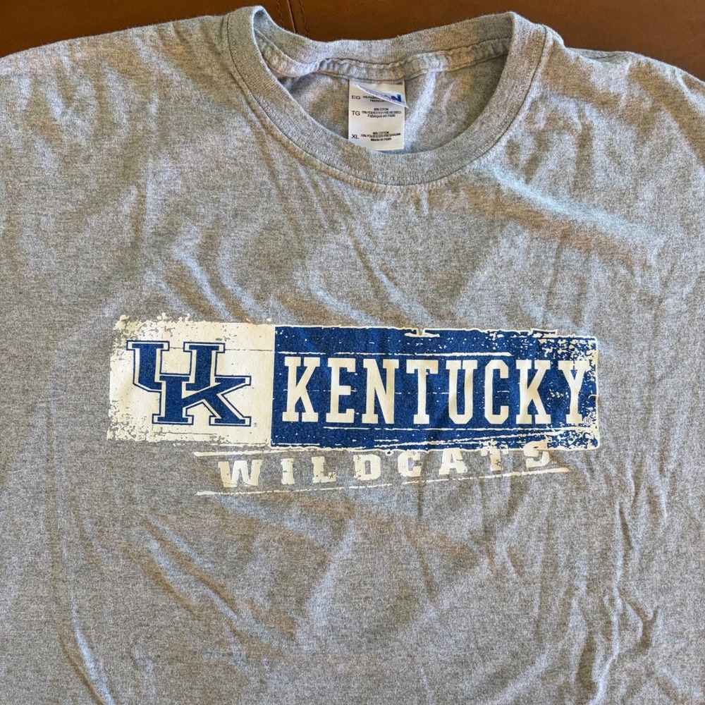 University of Kentucky Wildcats Distressed Graphic T-Shirt Gray Mens XL Gildan